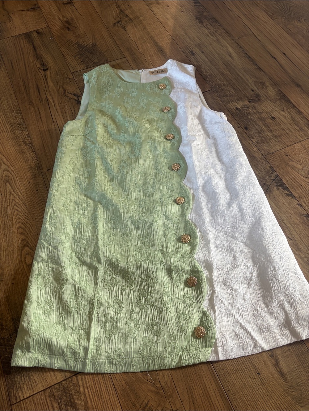 Sleeveless Scallop-Edge Two-Tone Dress - Sage Green & White